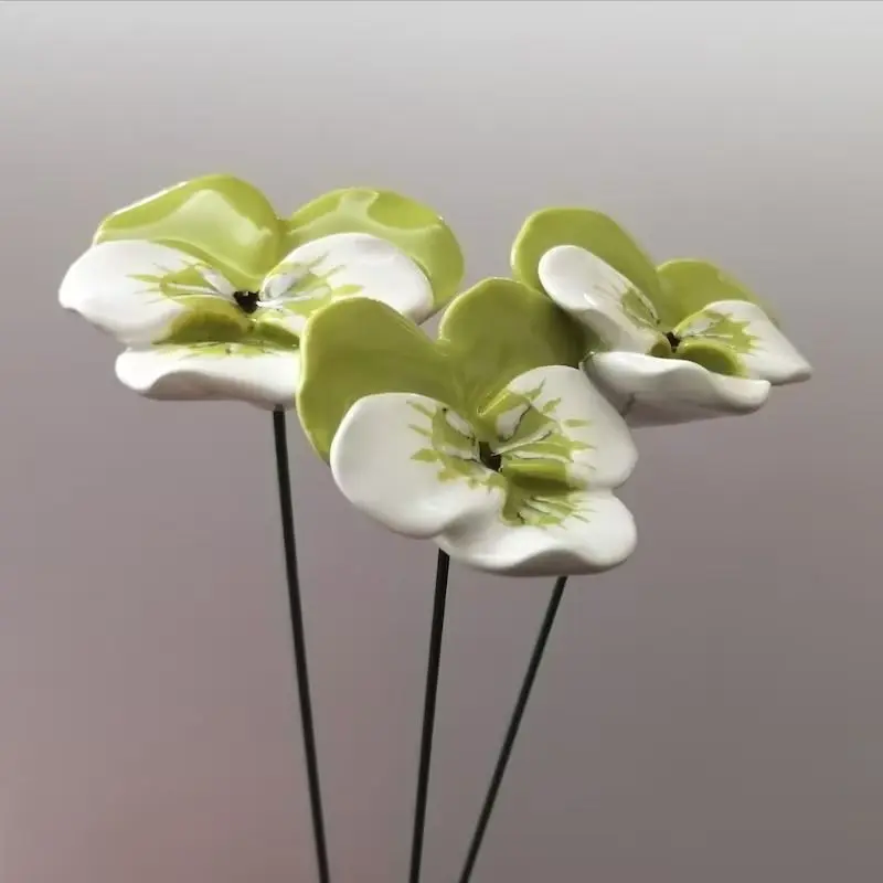 گل سفالگری با طراحی مدرن و خطوط هندسی