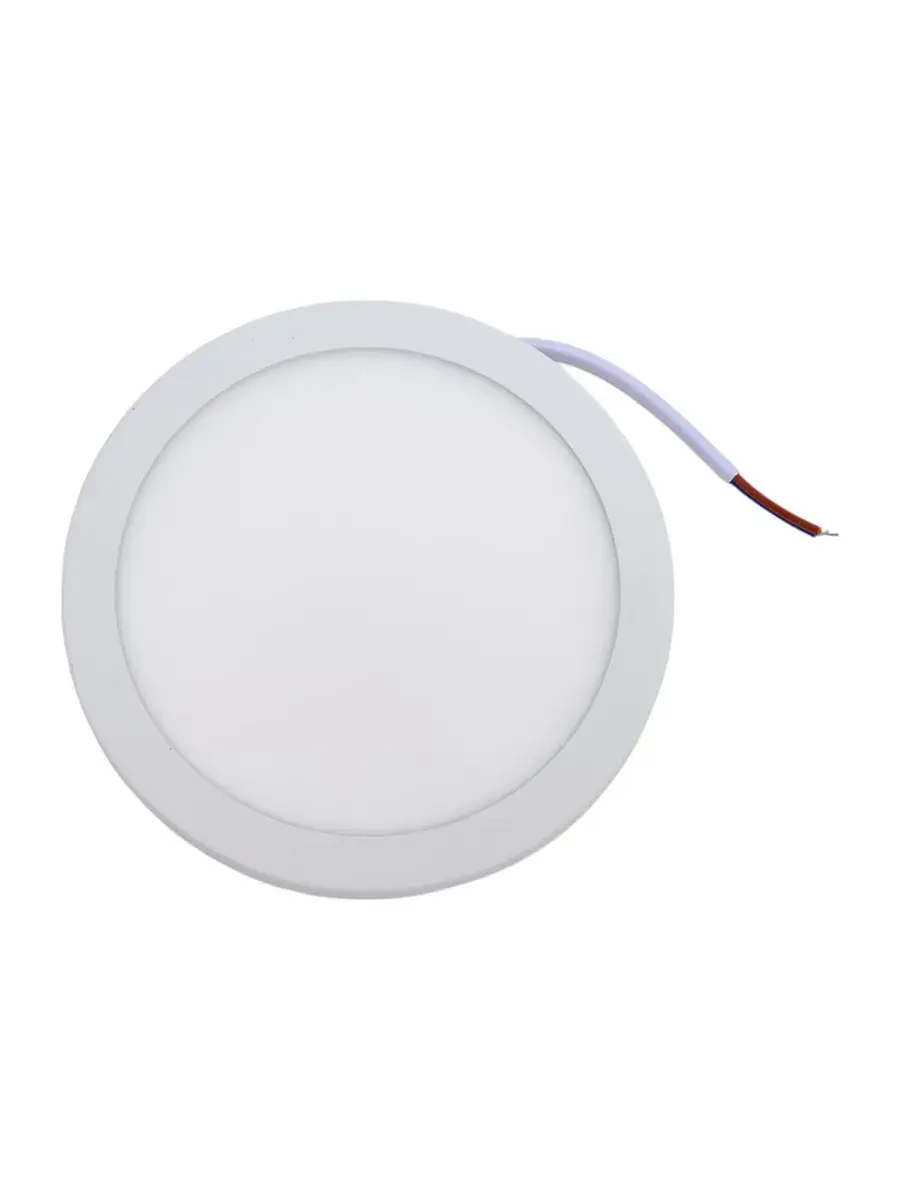نمونهای از پنلهای LED نصبشده در سقف یک دفتر کار با نور یکنواخت و روشن