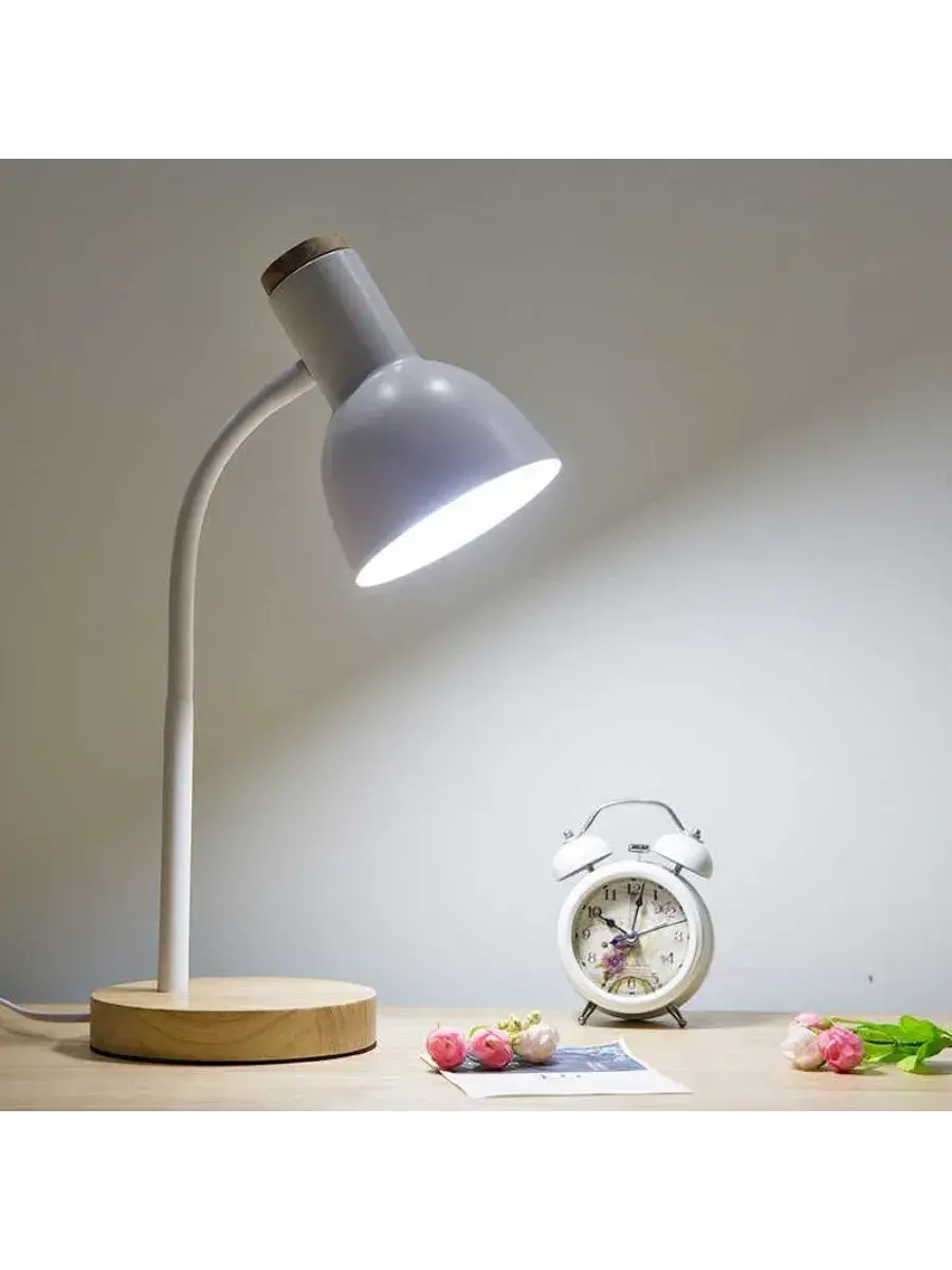 رینگ لایت رومیزی با طراحی مدرن و نور یکنواخت برای کارهای دقتمند