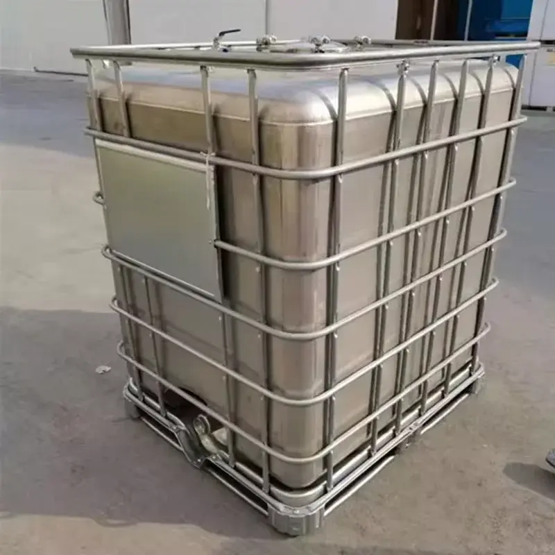ظرف بزرگ صنعتی از جنس استیل با حجم ۱۰۰۰ لیتر برای ذخیره‌سازی مواد شیمیایی و صنعتی