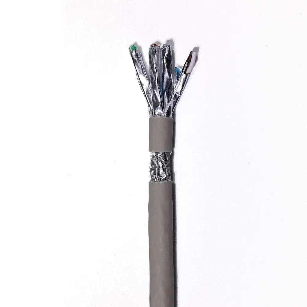 کابل شبکه Cat7 با محافظت فلزی و ساختار محافظتشده برای کاهش تداخل