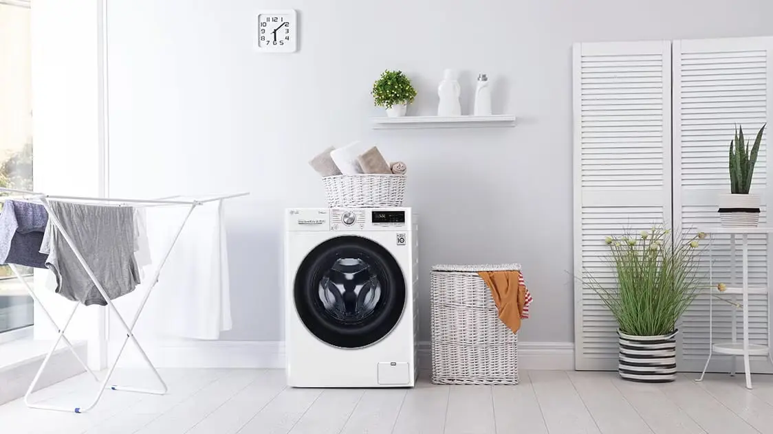 ماشین لباسشویی مدرن با طراحی کم مصرف و پنل کنترل دیجیتال
