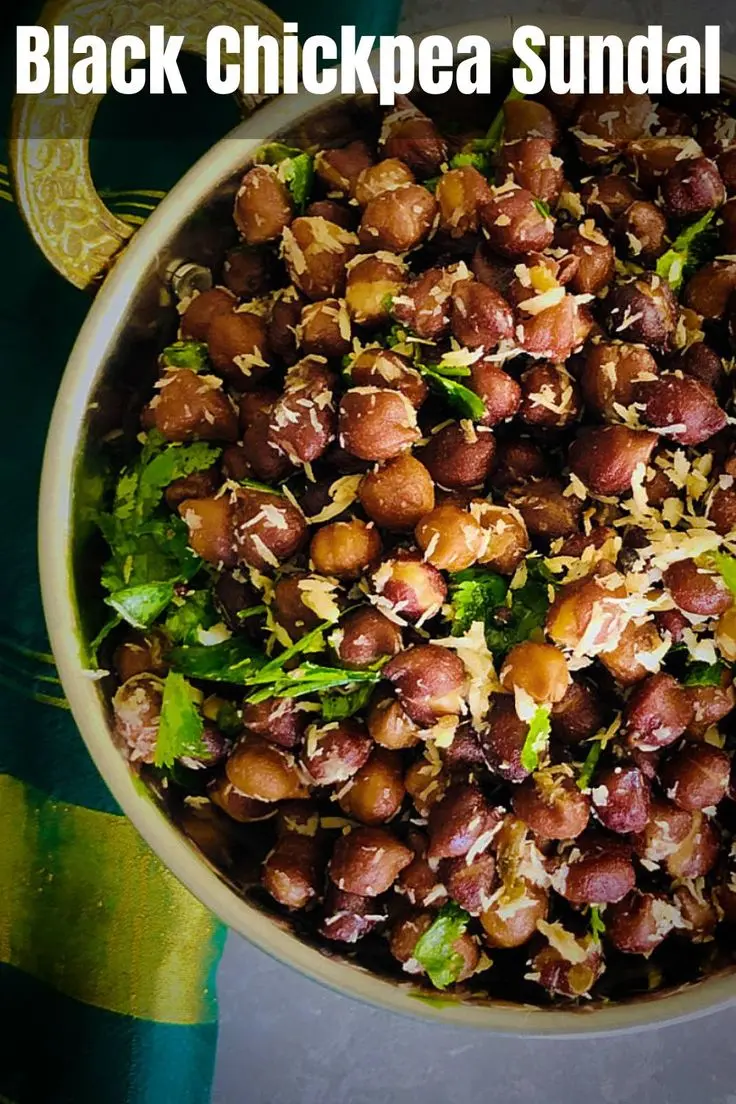 سفره ایرانی با نخود سیاه و غذاهای سنتی دیگر