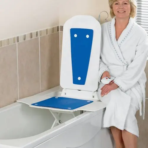 لیفهای شیشهای در یک حمام لوکس با طراحی مدرن