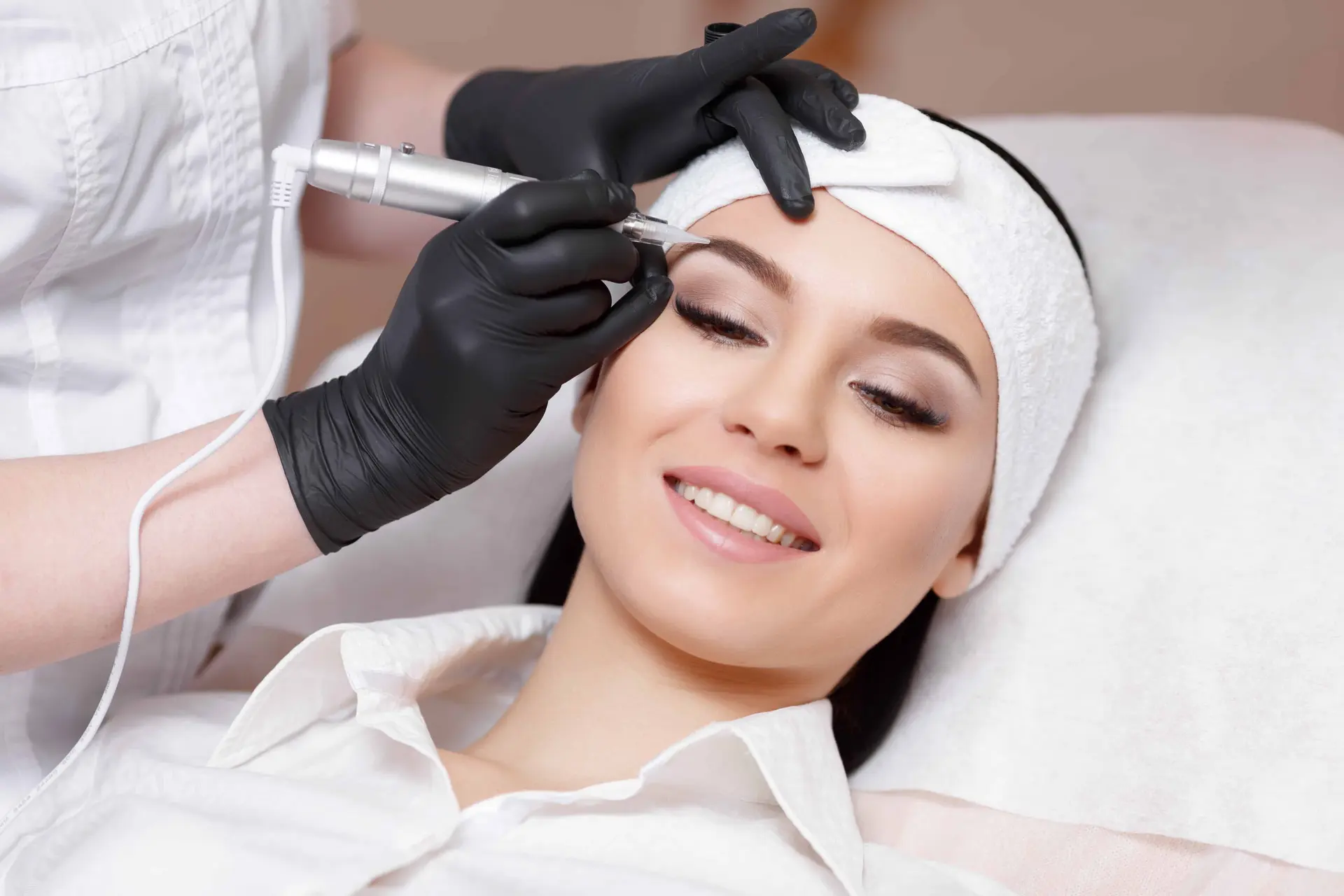 نمونه طراحی‌های مختلف ماژیک دائمی بر روی پوست
