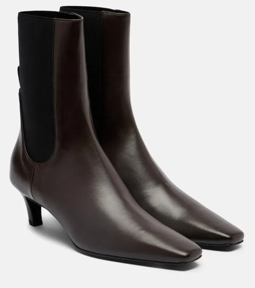 نیم بوت مردانه با طراحی کلاسیک و مناسب برای استفاده روزمره