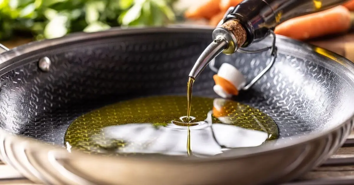 مقایسه انواع روغن در بطریهای شفاف