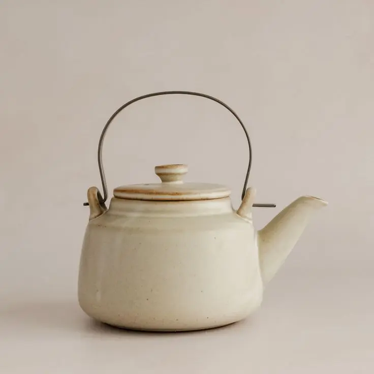 چای‌ساز خودکار با طراحی مدرن و نمایشگر دیجیتال رنگی
