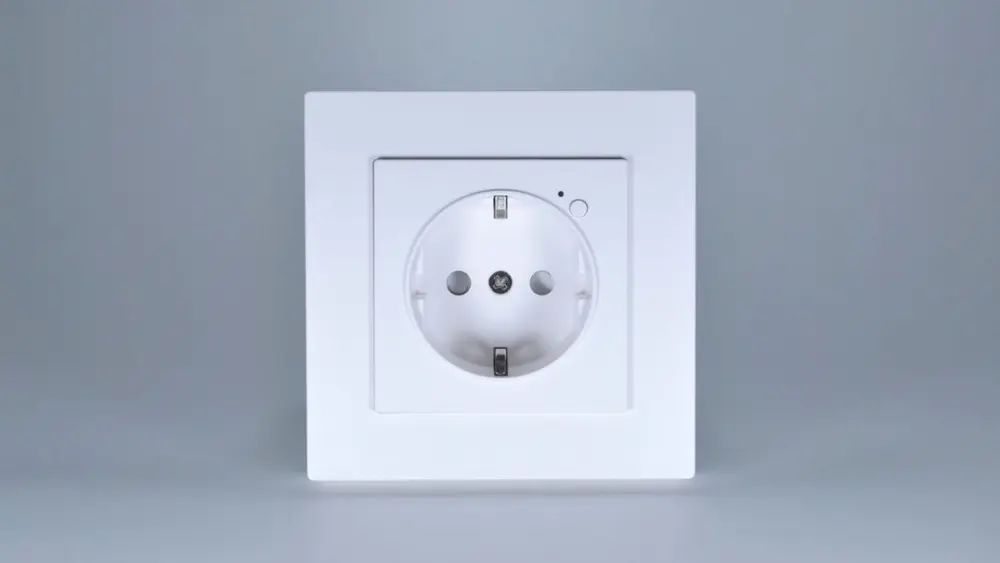 نمونهای از پریز توکار با طراحی مدرن برای نصب در میز یا کابینت