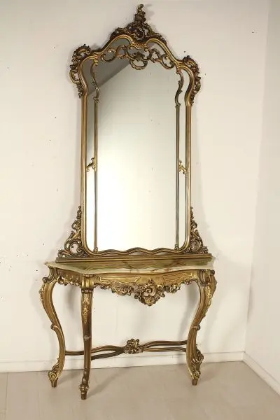 نمونهای از آینه کنسول با پایه چوبی و طراحی مدرن