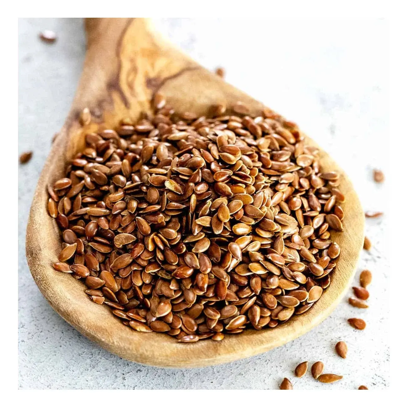 تخم مرغ تازه و کتان تازه برای تهیه تخم کتان