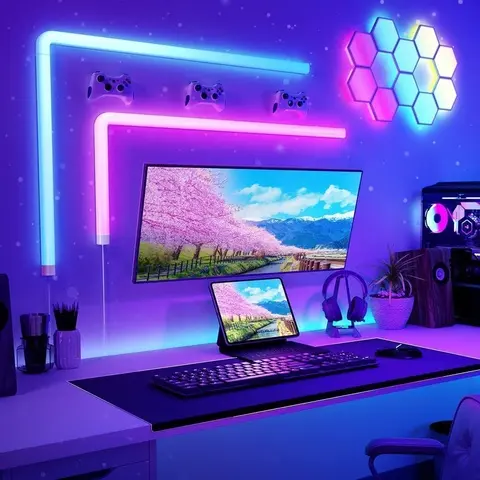 ریسه RGB بیسیم نصب شده بر روی یک کیبورد گیمینگ با نورپردازی متنوع