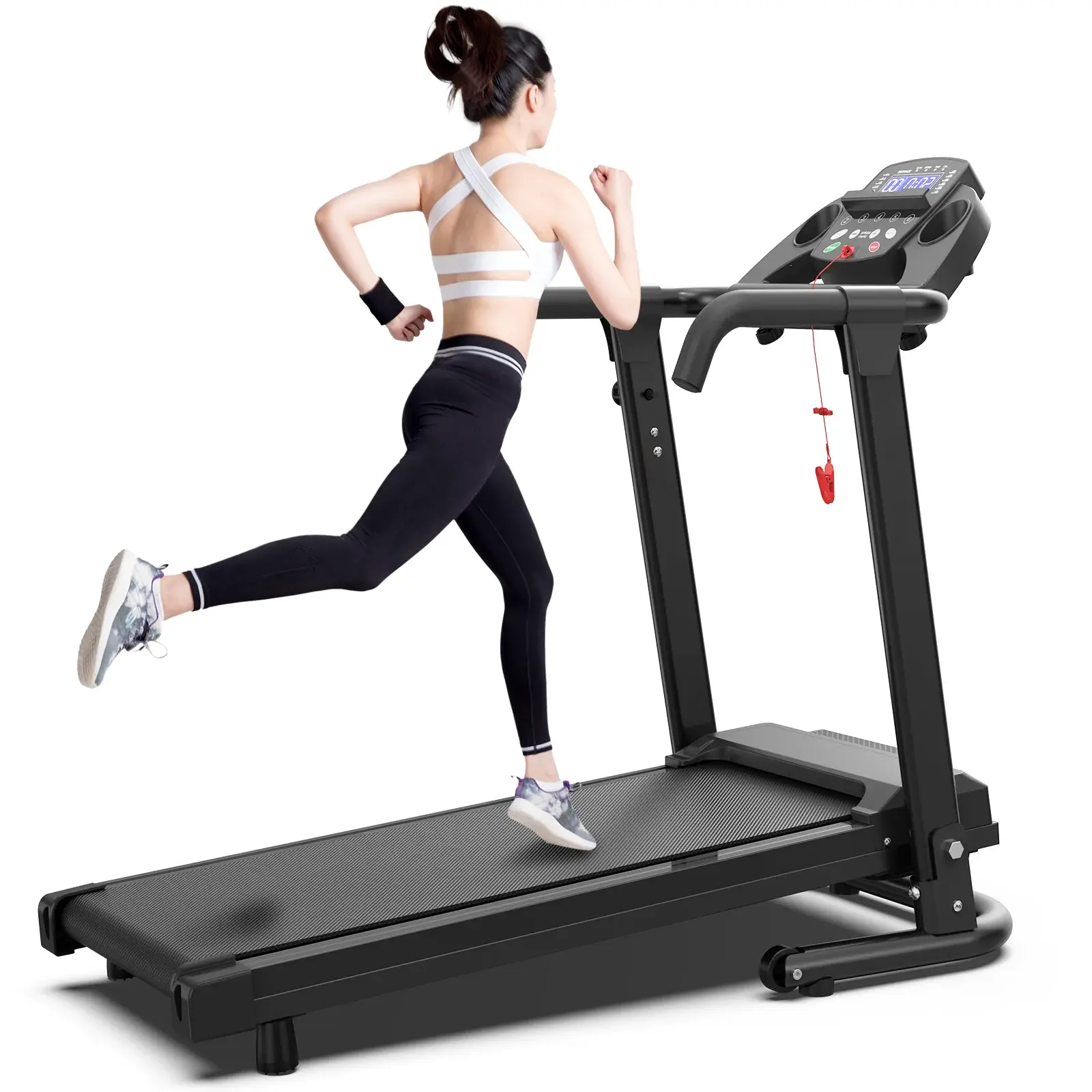 یک فرد در حال استفاده از تردمیل تاشو در اتاق کوچک