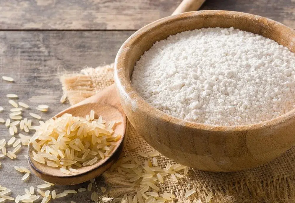 آرد برنج سیاه در کنار آرد برنج سفید و کاربرد آنها در پختوپز