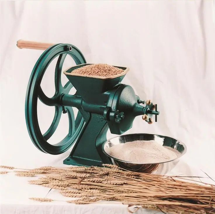 نمونهای از آسیاب گندم الکتریکی با طراحی مدرن و قطعات قابل شستشو