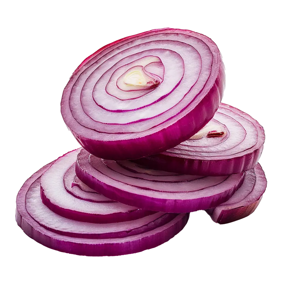 برش پیاز سفید به دو نیمه برای بررسی تازه بودن و کیفیت داخلی