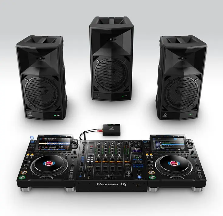 اسپیکرهای فعال DJ با طراحی حرفهای و آمپلیفایر داخلی برای استفاده در باشگاهها