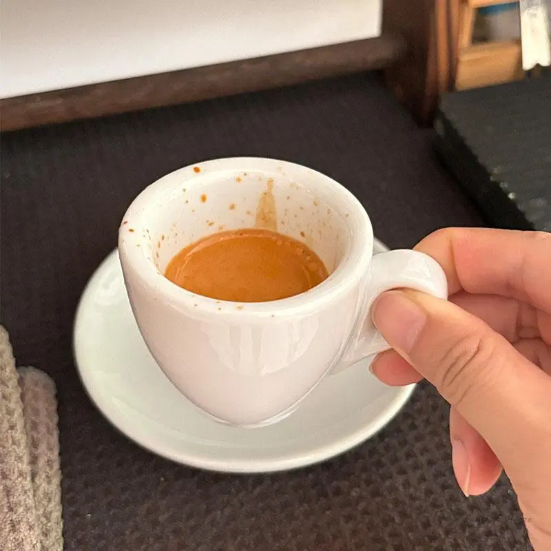 فنجان اسپرسو با طراحی زیبا و مناسب برای استخراج بهتر قهوه