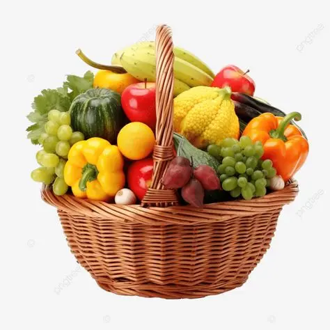 سبد میوه چوبی با میوه‌های تازه و آرایش شده