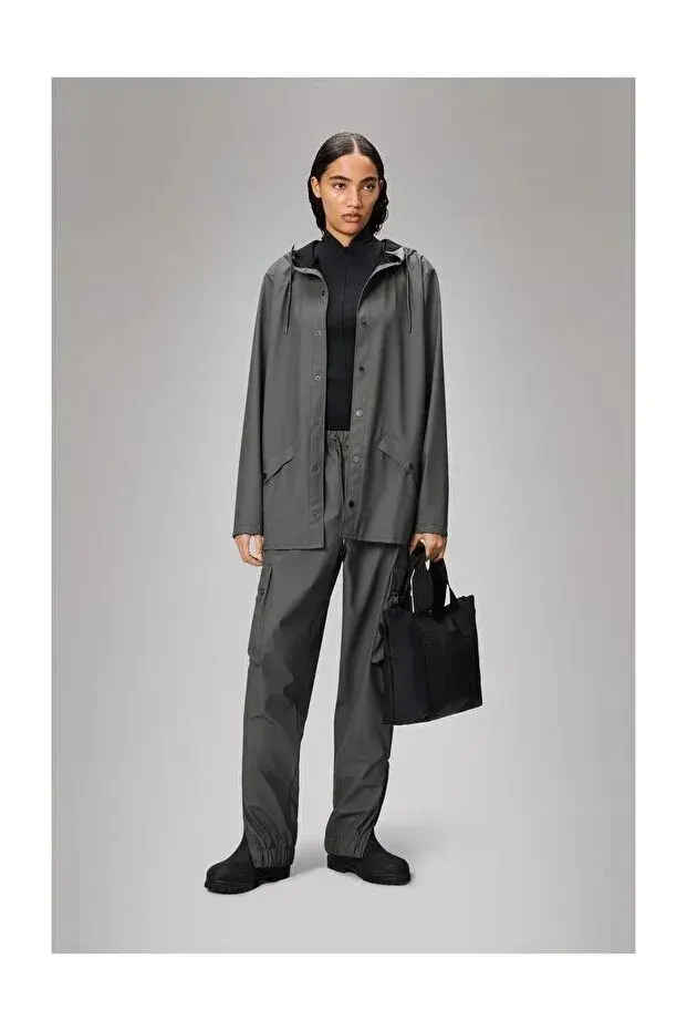 بارانی کوهنوردی با سیستمهای ایمنی و روشنایی برای شرایط خطرناک