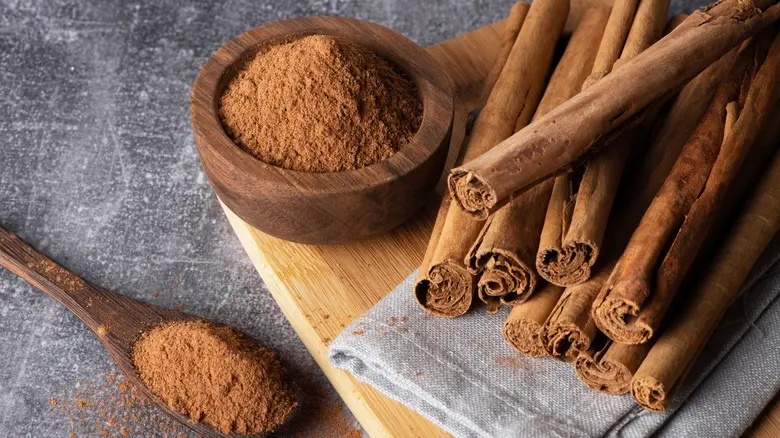 دو نوع اصلی دارچین سیلان و کاسیا با تفاوتهای ظاهری و رنگی