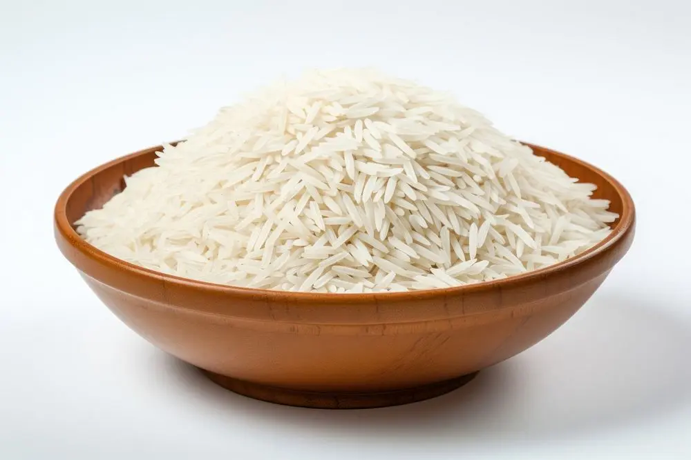 برنج ایرانی در حال پخت در یک قابلمه سنتی
