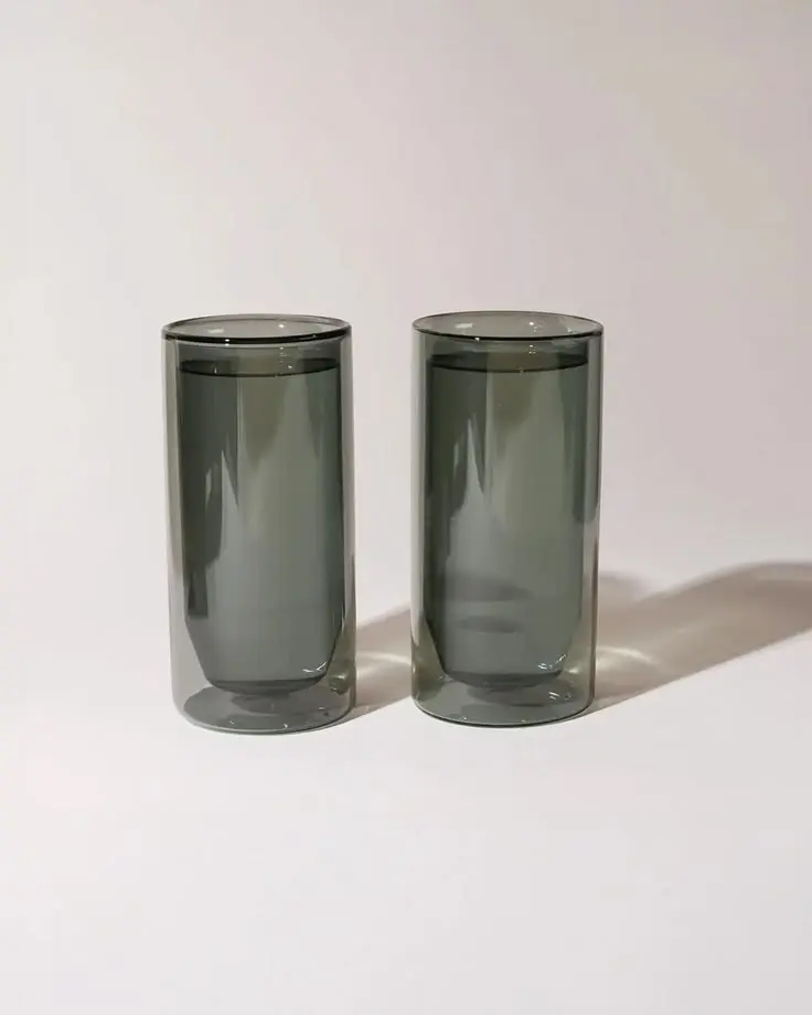 لیوان دوجداره با طراحی ساده و مناسب برای استفاده روزانه