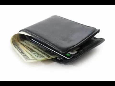 کیف پول چرمی زنانه با طراحی کلاسیک و جزئیات ظریف