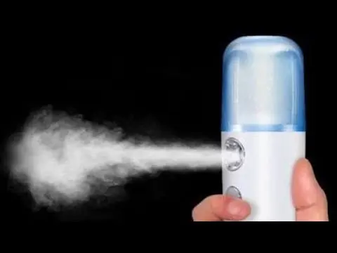 اسپری آبپاش در حال استفاده برای آبپاشی باغ