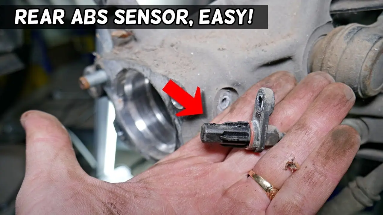 سنسور دنده عقب برند Bosch نصب شده بر روی یک خودرو