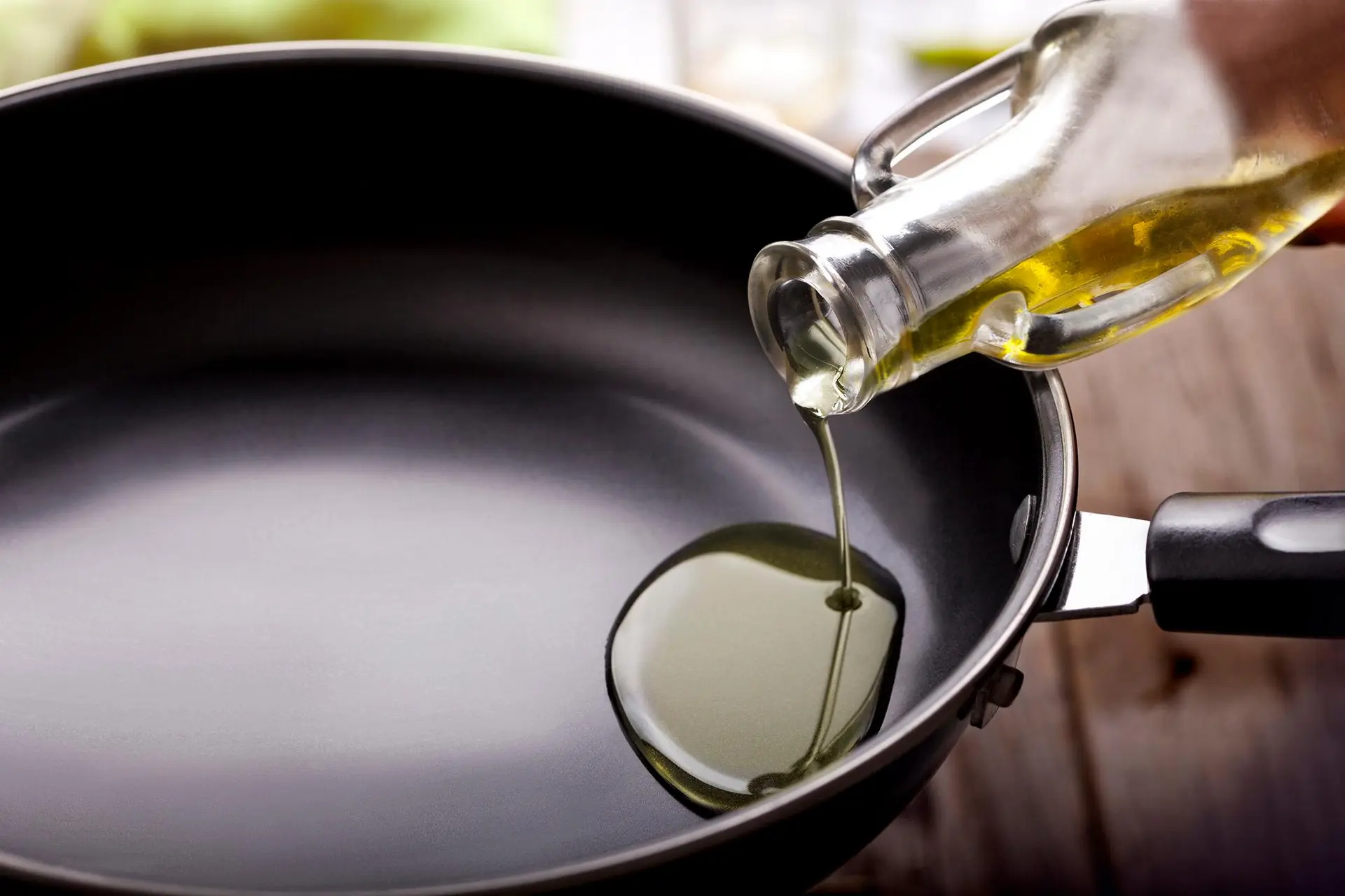 مقایسه گزینه‌های روغن پخت و پز؛ چطور بهترین انتخاب را داشته باشیم؟