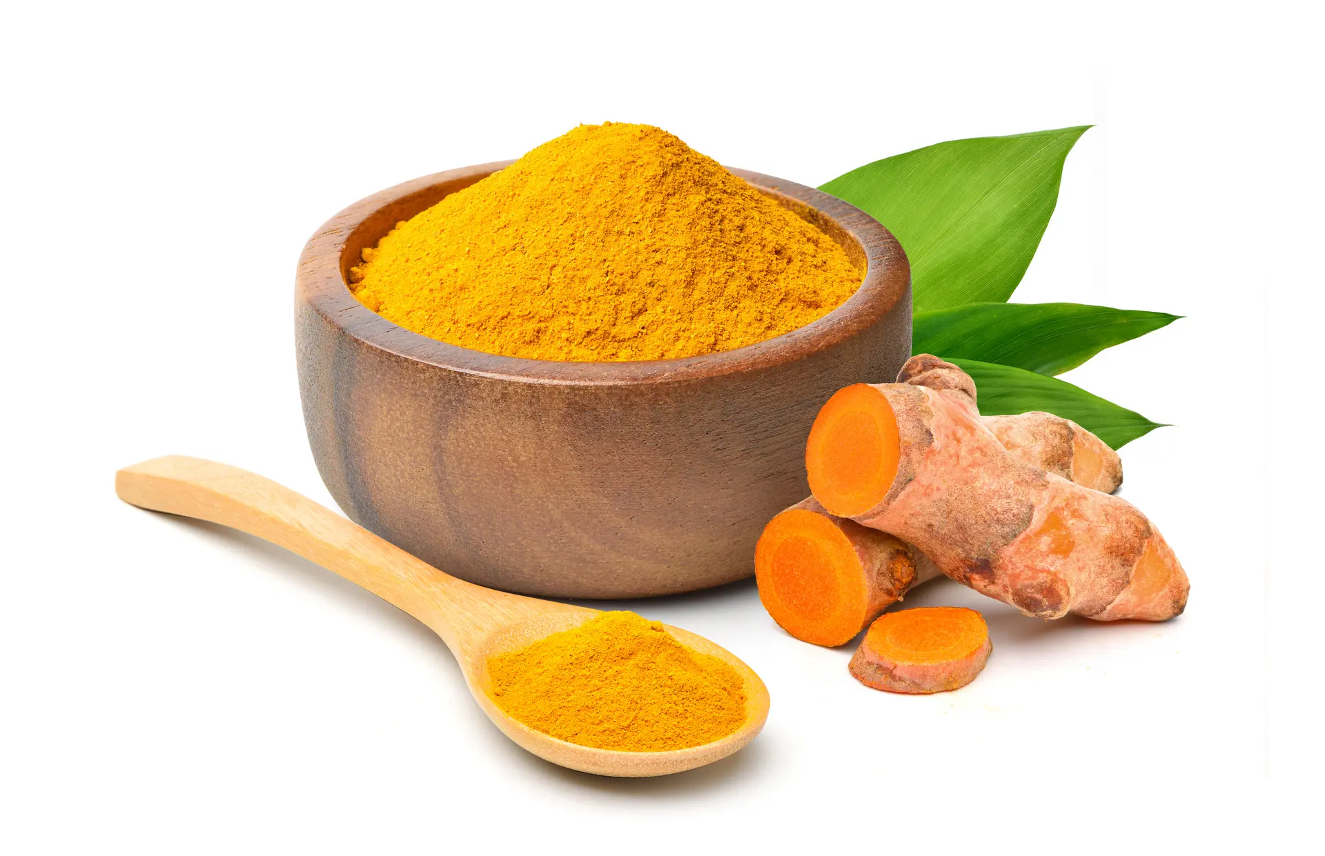 زردچوبه تازه در ریشه و آماده استفاده برای پخت و پز
