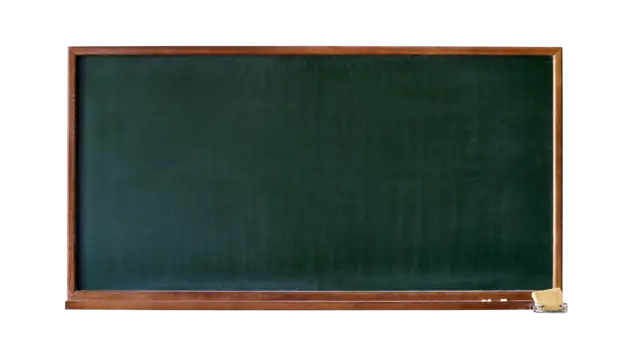 تخته سیاه سبز خالی با پاککن برای کلاسهای آموزشی