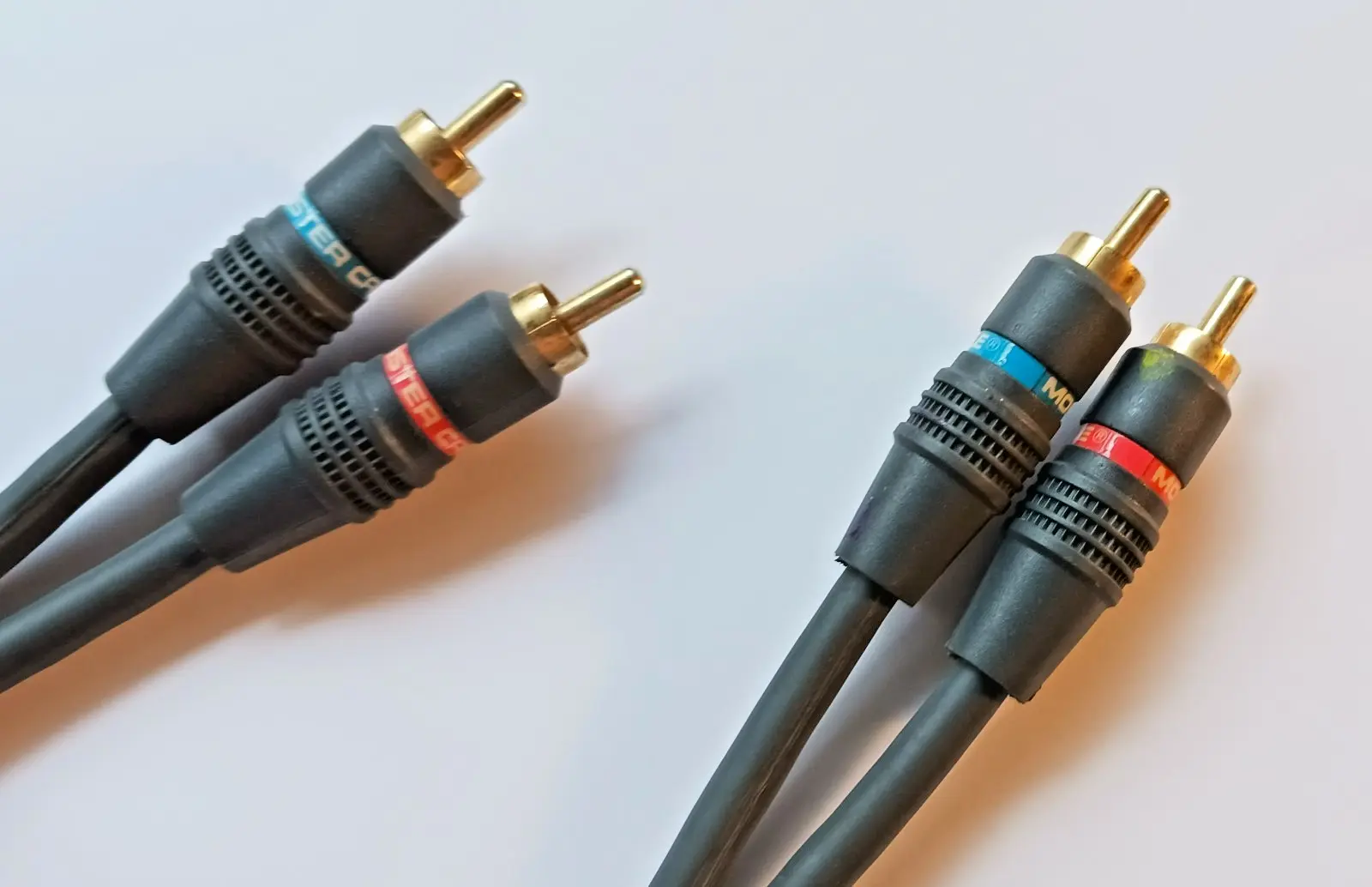 مقایسه کابل RCA با کابلهای دیجیتال مانند HDMI