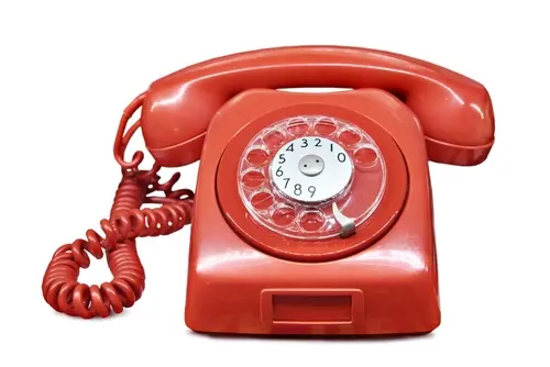 کدام تلفن رومیزی انتخاب بهتری است؟ بررسی کامل و ساده