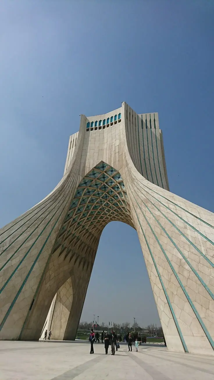 موزه ملی ایران با معماری سنتی و آثار تاریخی