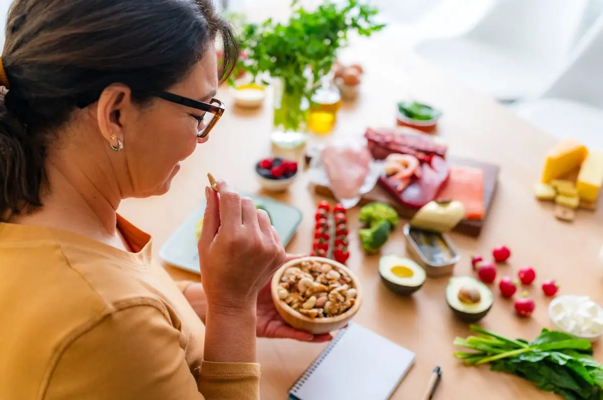 اصول یک برنامه غذایی سالم و متعادل چیست؟ کاربرد و نکات مهم