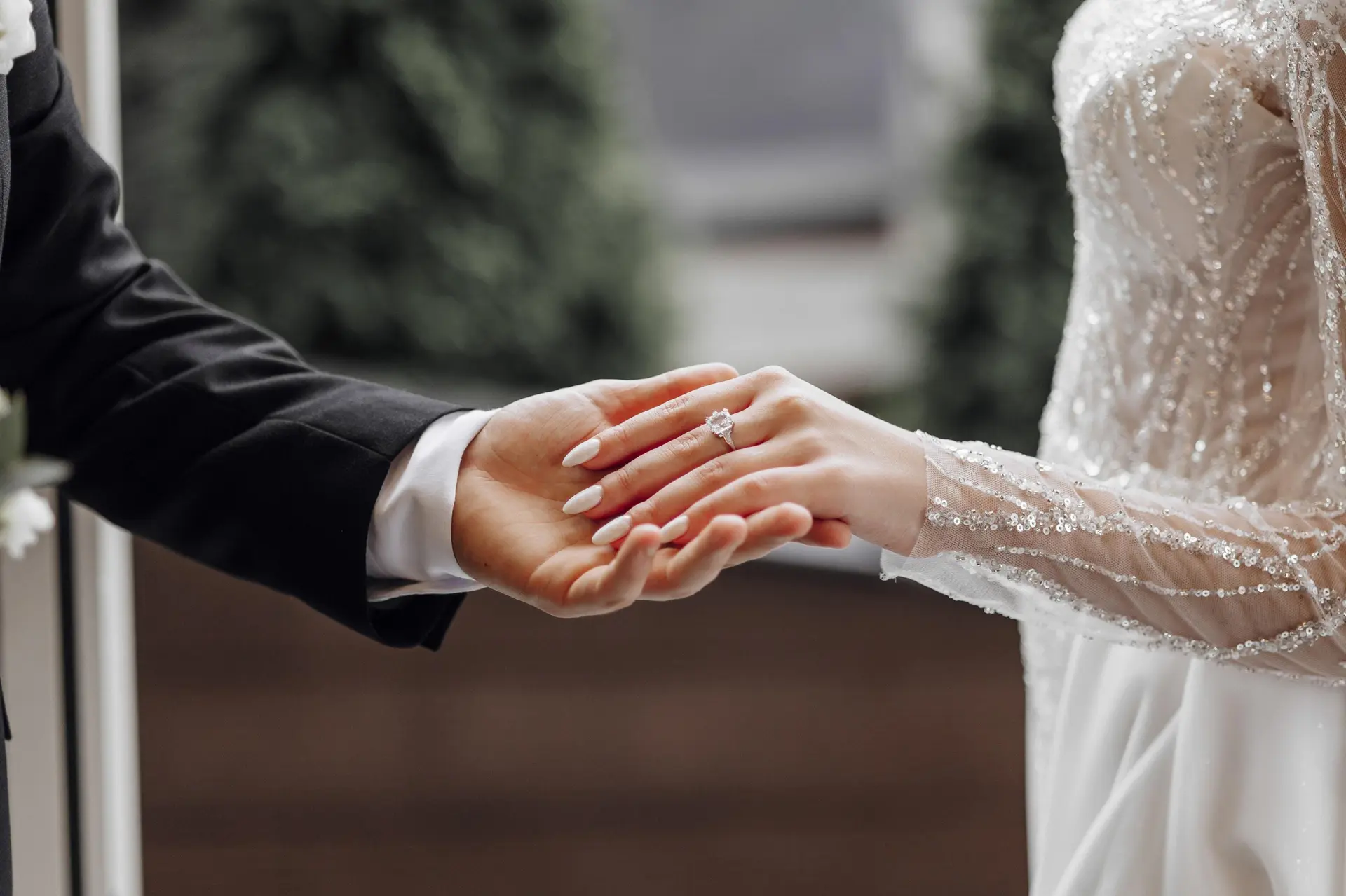 یک زوج در حال گفتگو در محیطی آرام و خانگی