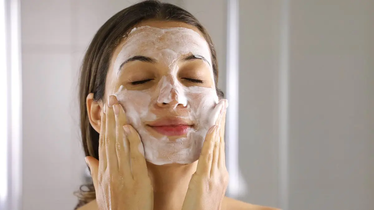 دستمال‌های نرم و مناسب برای خشک کردن پوست صورت پس از شستشو