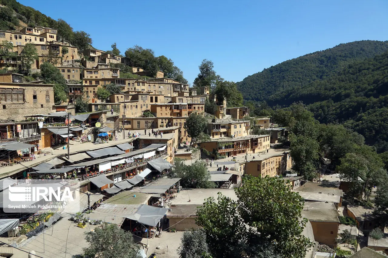 منظره کوهستانی ماسوله در فصل زمستان با پوششی از برف
