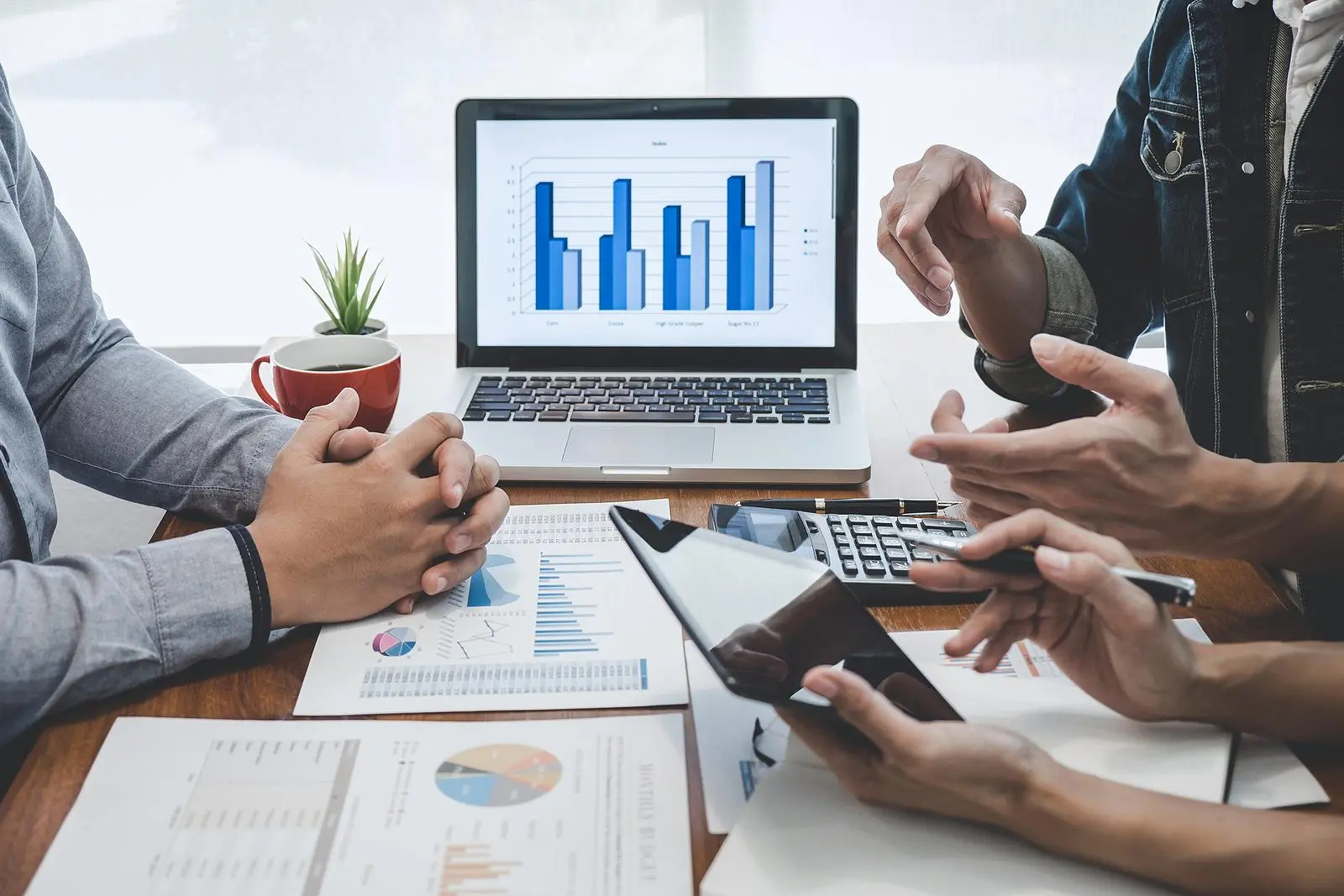 انواع ایدههای کسبوکار و تحلیل بازار برای انتخاب مناسبترین گزینه