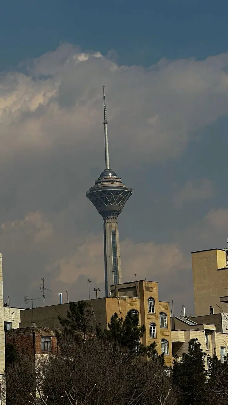 پارک ملی تهران با رودخانه و مسیرهای پیاده‌روی