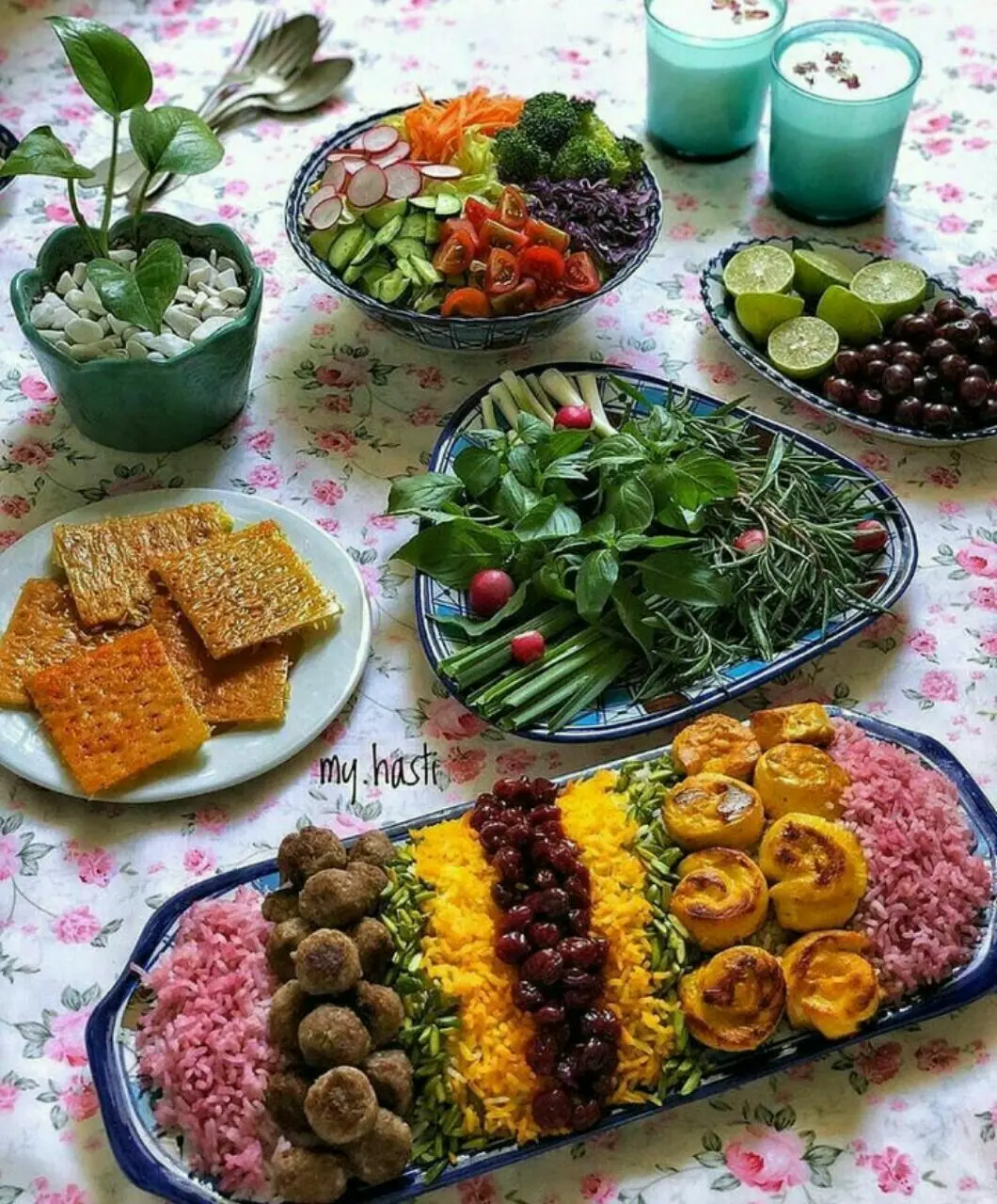 آش دلمه یکی از معروف‌ترین غذاهای محلی شمال ایران با دلمه سفالی خاص