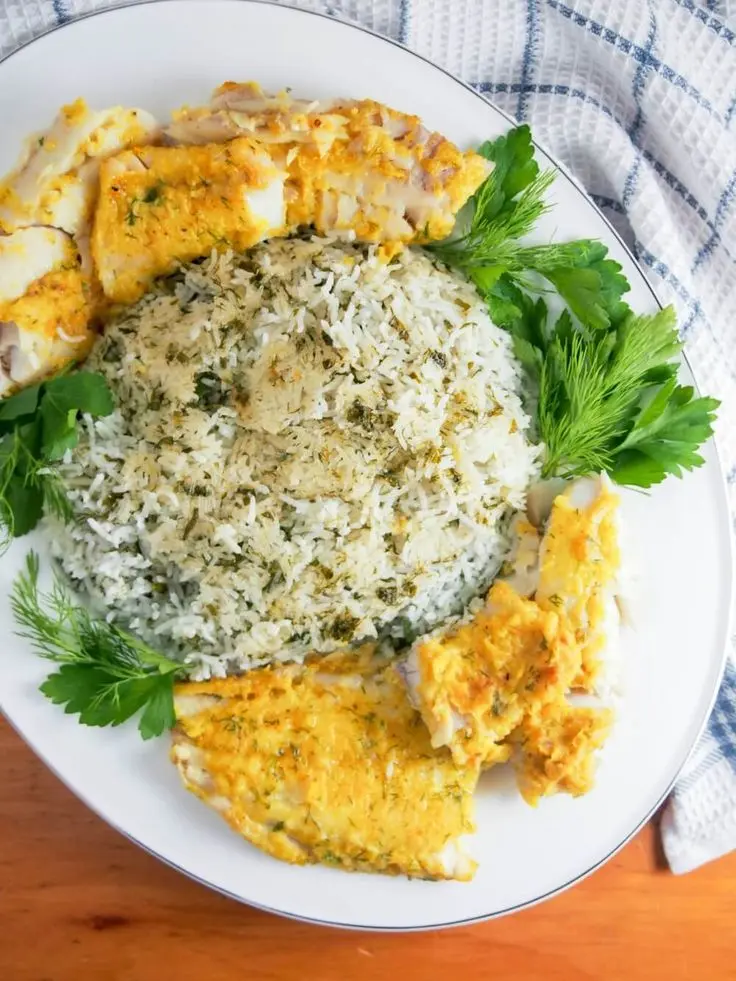 سبزی پلو با ماهی آماده سرو