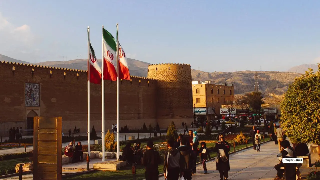 باغ تاریخی در یکی از شهرهای ایران با معماری سنتی و آرامشبخش