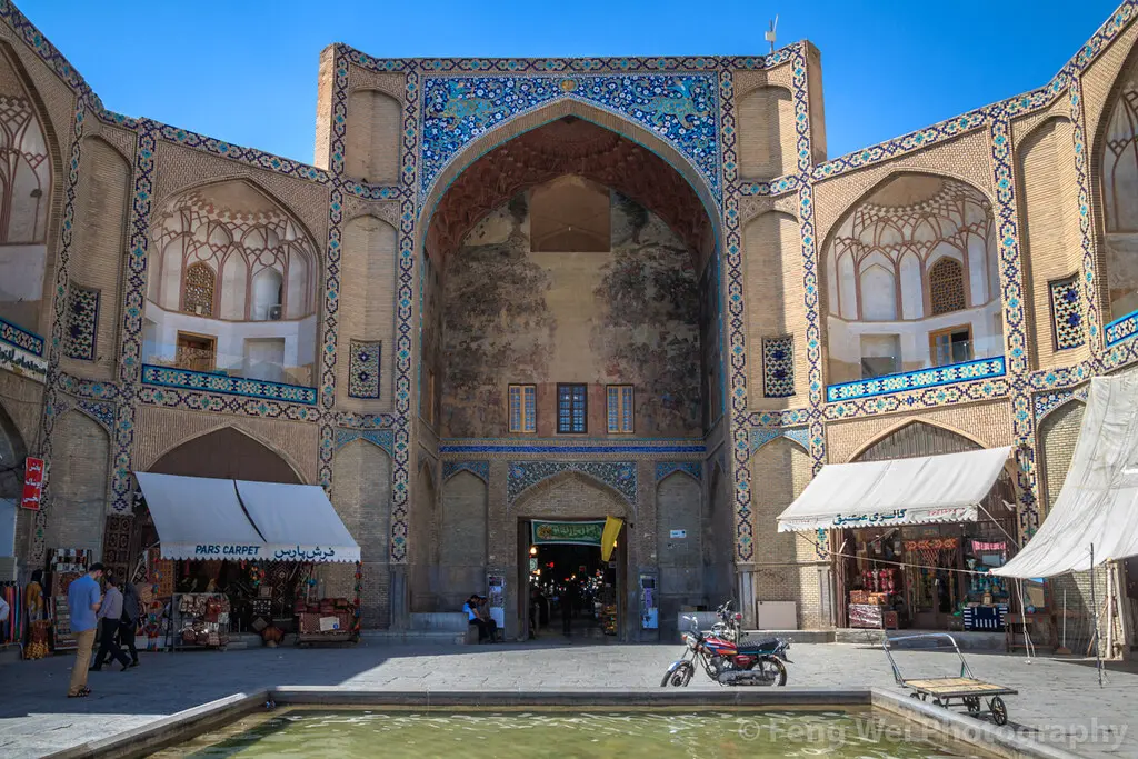 میدان نقش جهان اصفهان در شب با نورپردازی زیبا