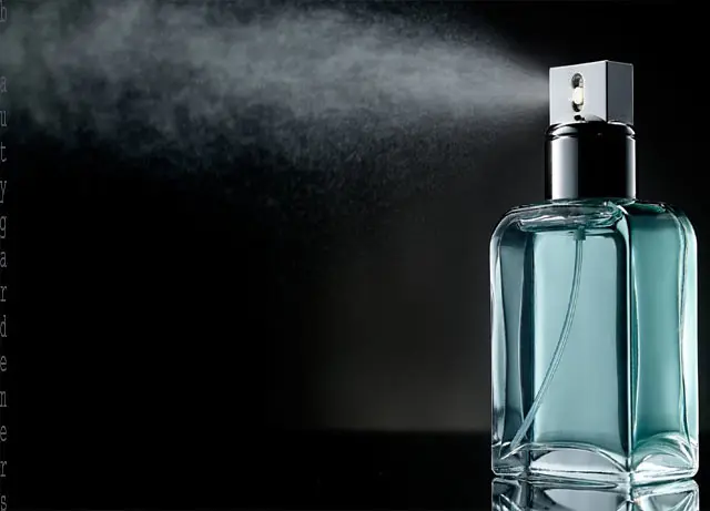 راهنمای انتخاب محل‌های اسپری عطر روی بدن کجاست؛ نکات مهمی که باید بدانید
