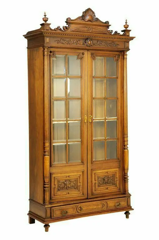 کابینت نئوکلاسیک با خطوط هندسی و جزئیات کلاسیک