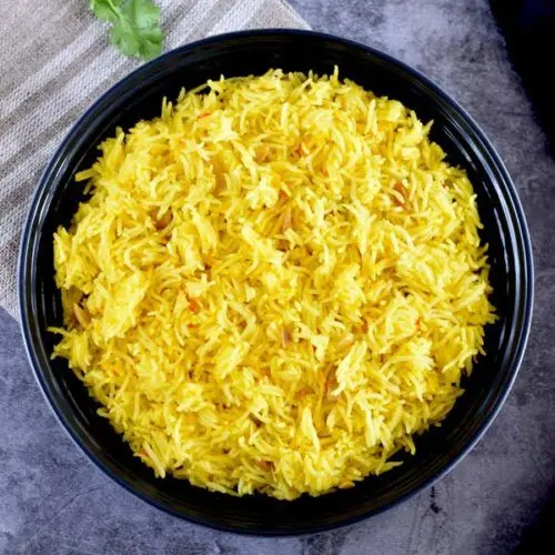 پلو زرشک پلو با مرغ مجلسی آماده سرو
