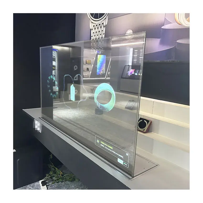 نمایشگر شفاف بزرگ با کیفیت ۴کی که برای تبلیغات و نمایش استفاده می‌شود